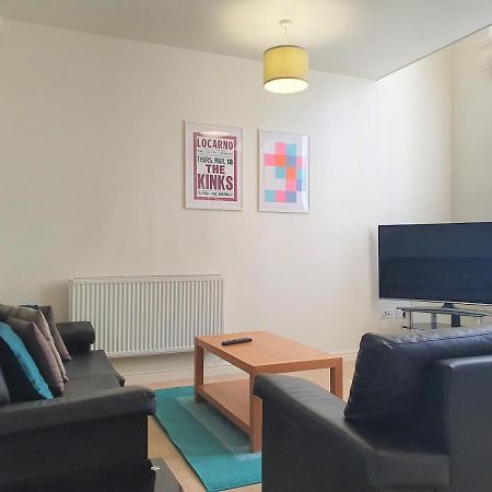 Central Apartments - Spacious 2 Beds Swindon Esterno foto