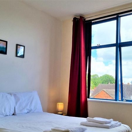 Central Apartments - Spacious 2 Beds Swindon Esterno foto