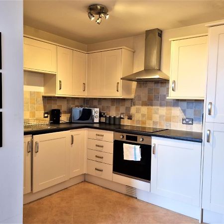 Central Apartments - Spacious 2 Beds Swindon Esterno foto