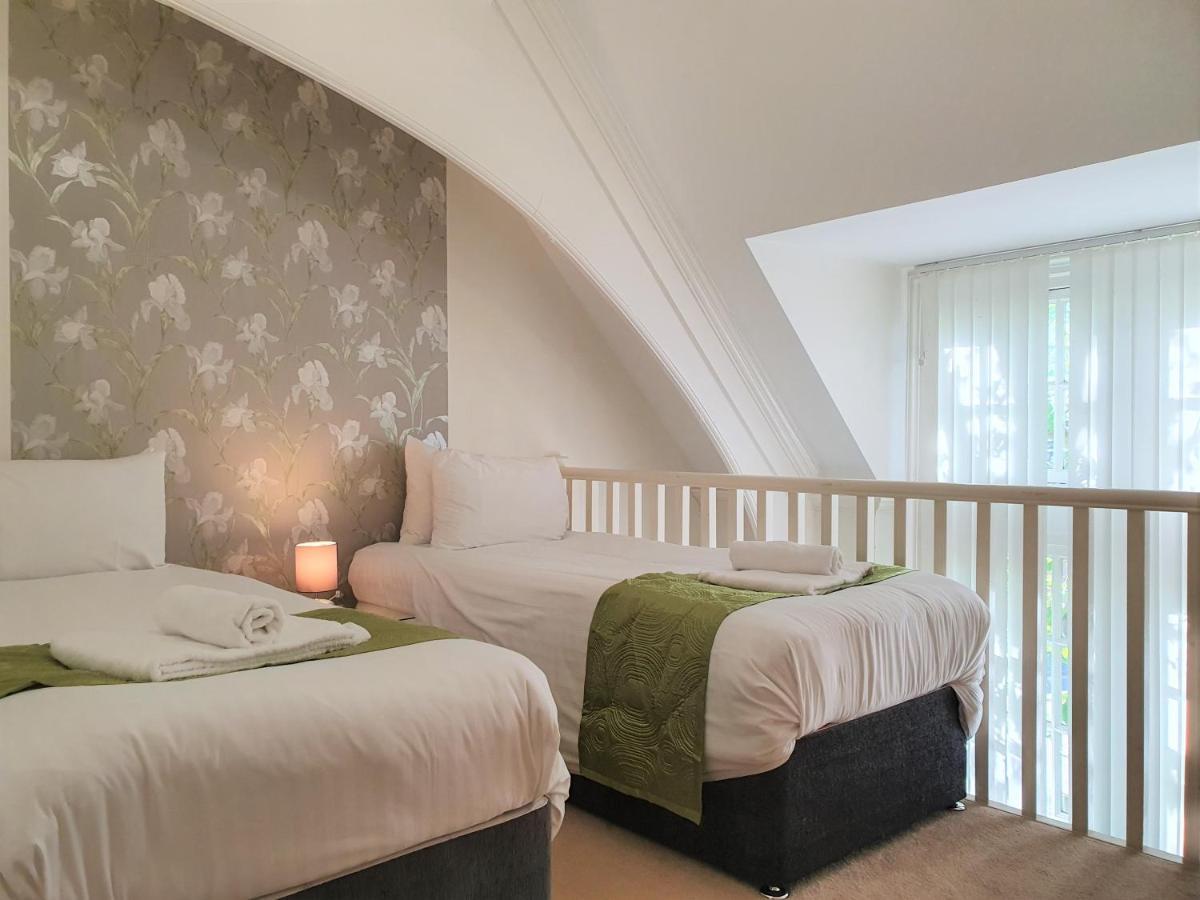 Central Apartments - Spacious 2 Beds Swindon Esterno foto