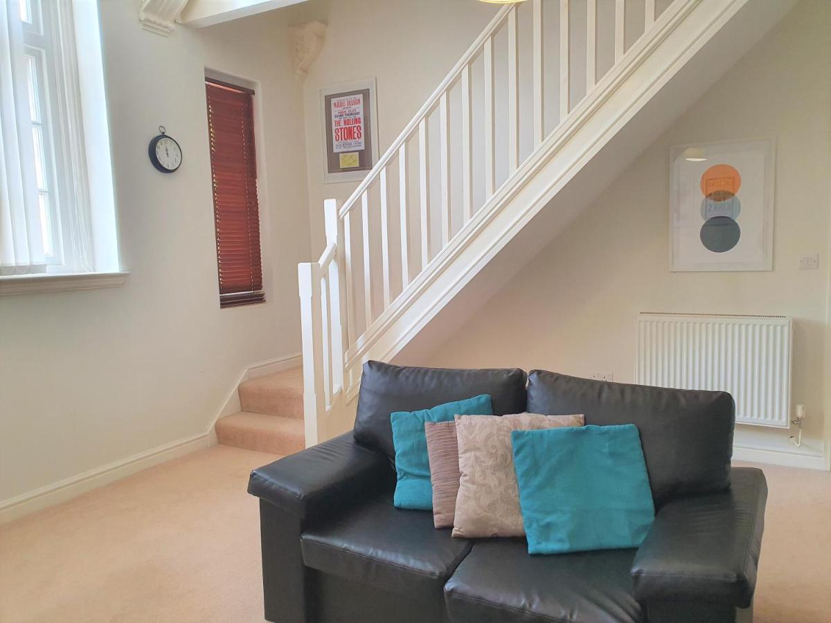 Central Apartments - Spacious 2 Beds Swindon Esterno foto