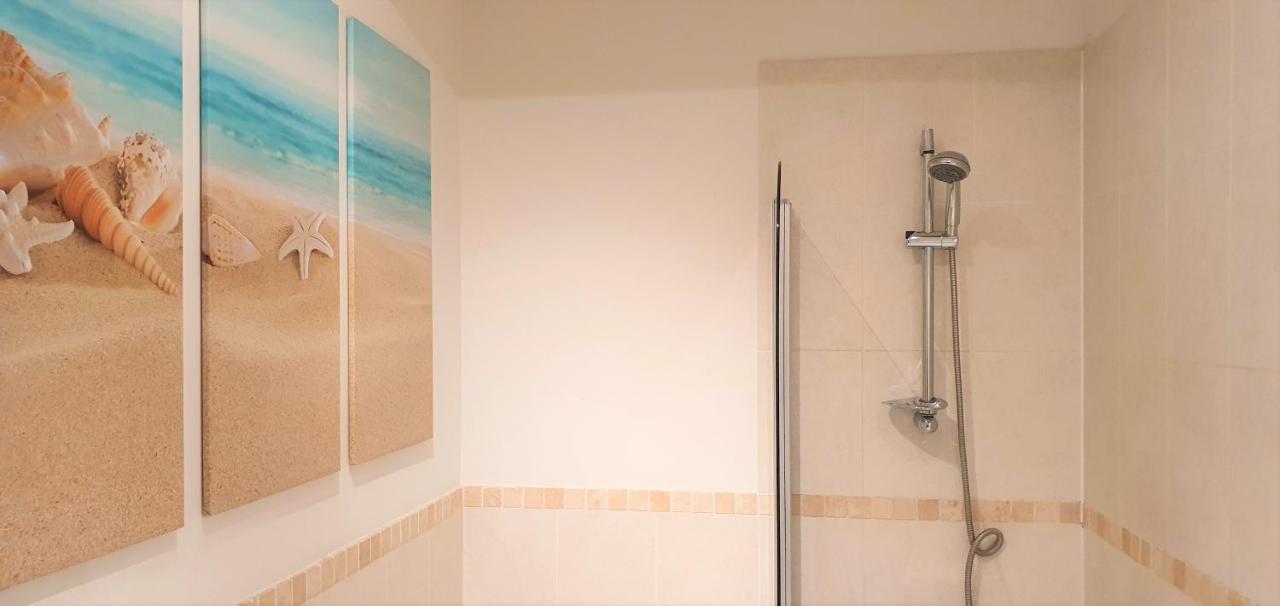 Central Apartments - Spacious 2 Beds Swindon Esterno foto