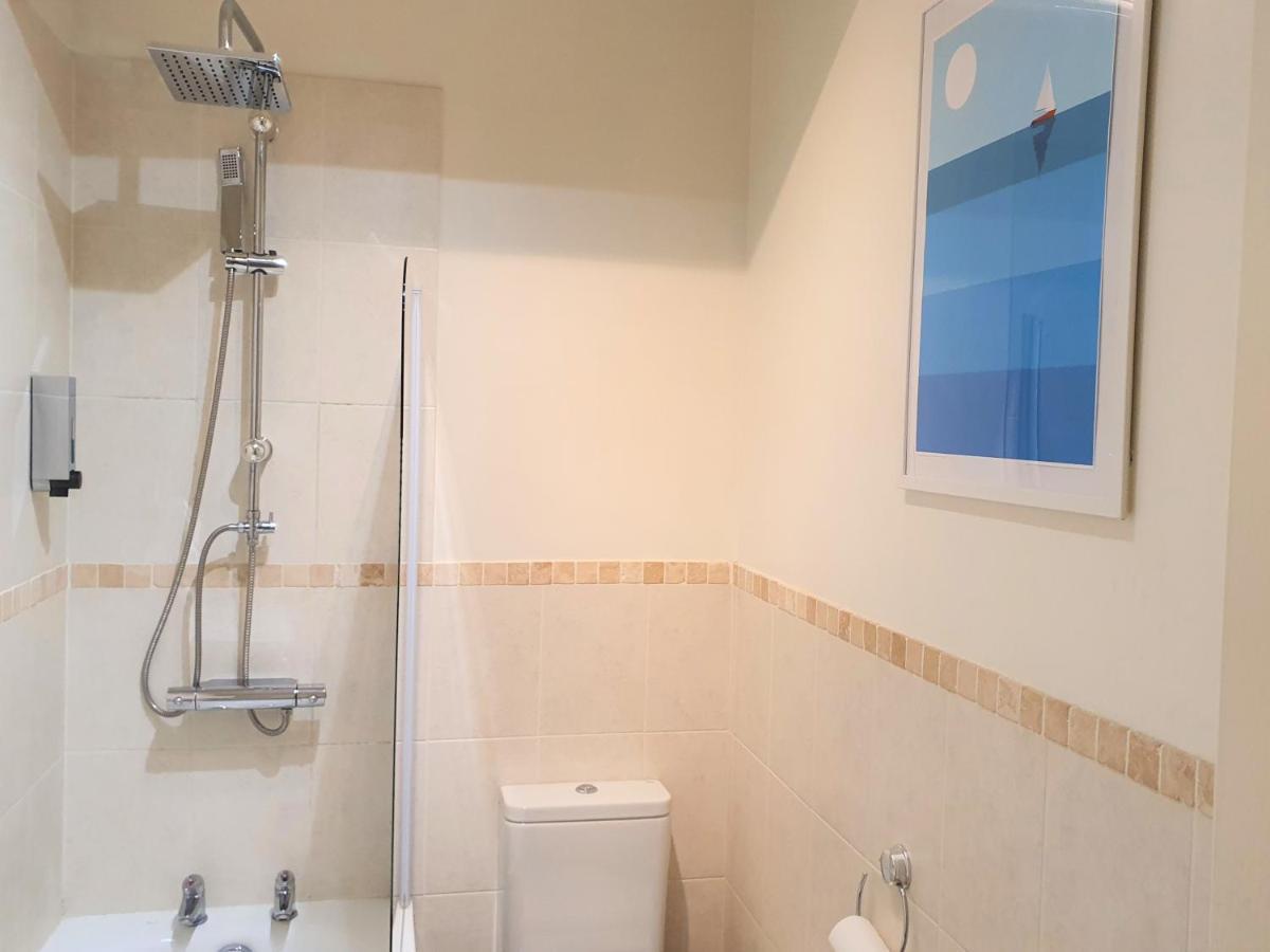 Central Apartments - Spacious 2 Beds Swindon Esterno foto