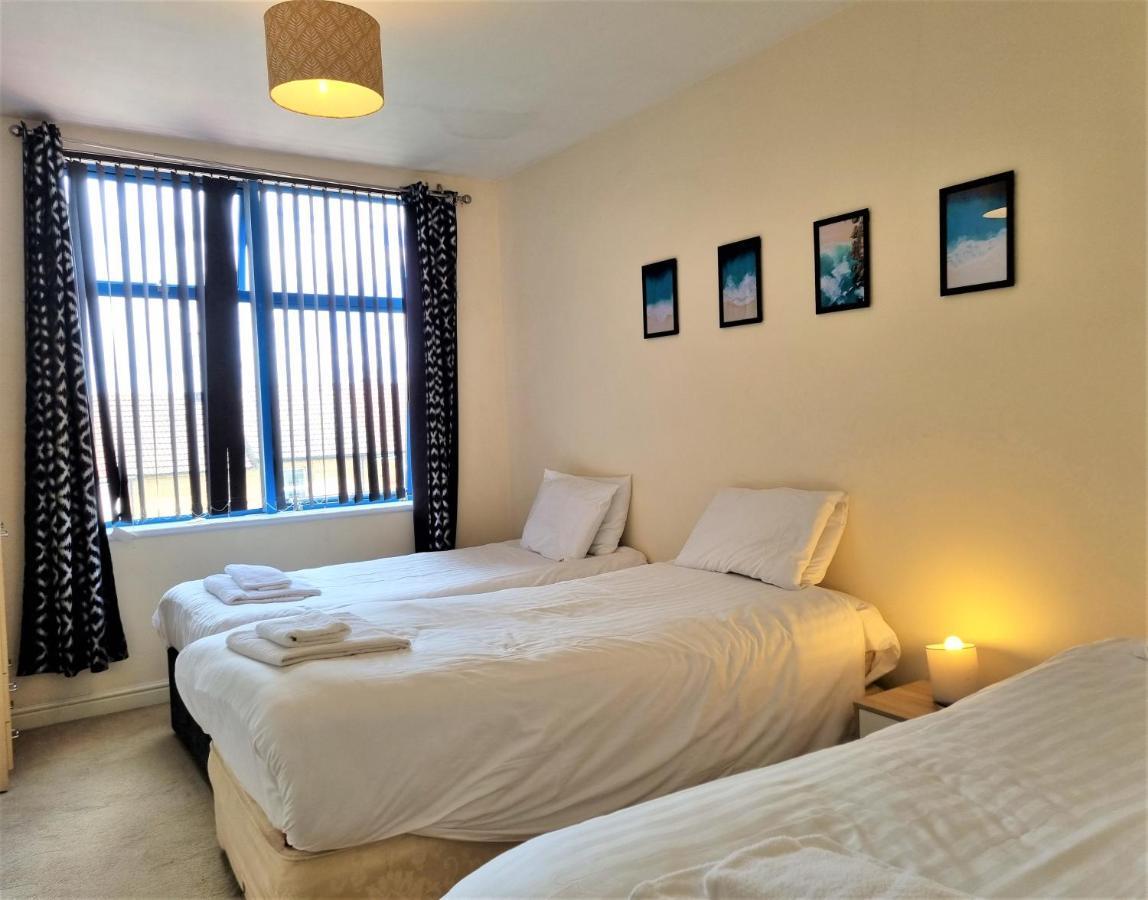 Central Apartments - Spacious 2 Beds Swindon Esterno foto