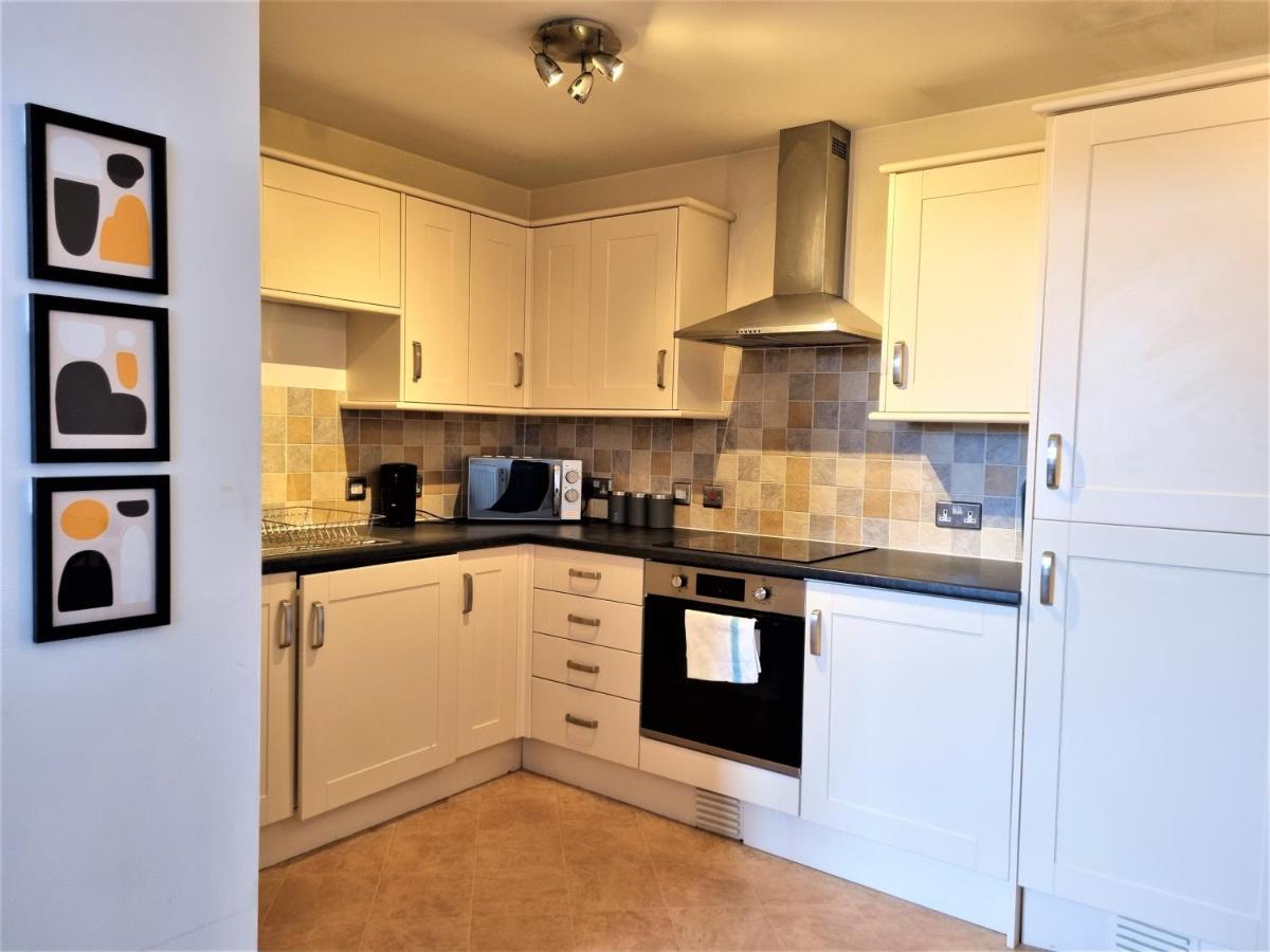 Central Apartments - Spacious 2 Beds Swindon Esterno foto